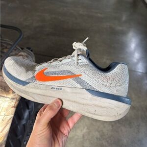 NIKE WINFLO 11 RUNNING SHOES SIZE 10